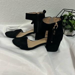 YOKI dress sandals size 8